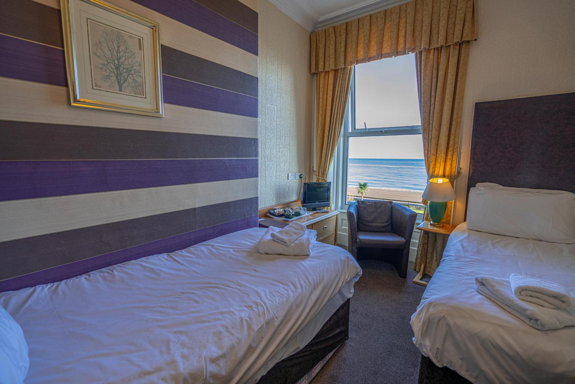 Can-y-bae Hotel
